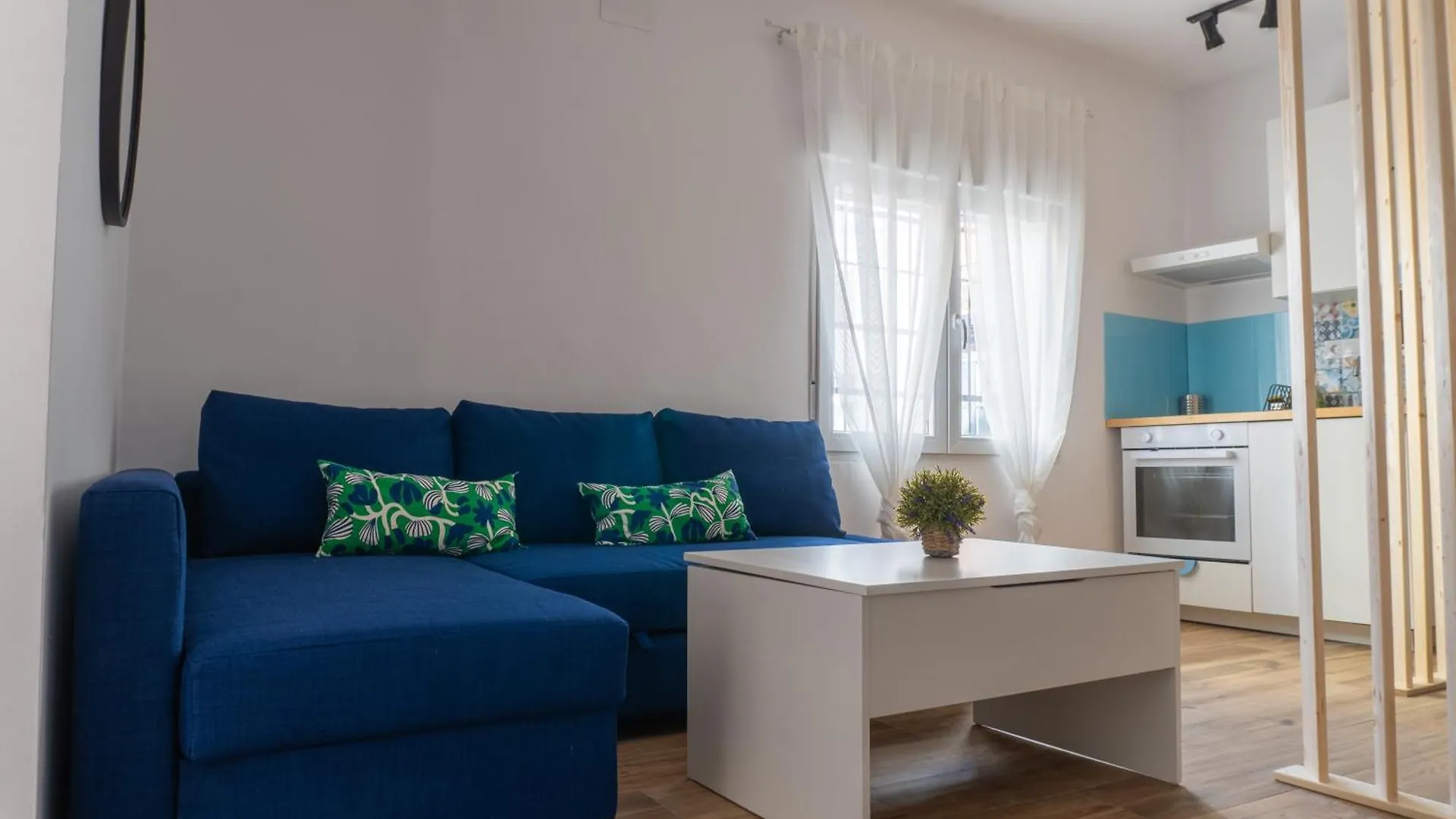 Estudio Completo A Estrenar En Triana Seville Spain